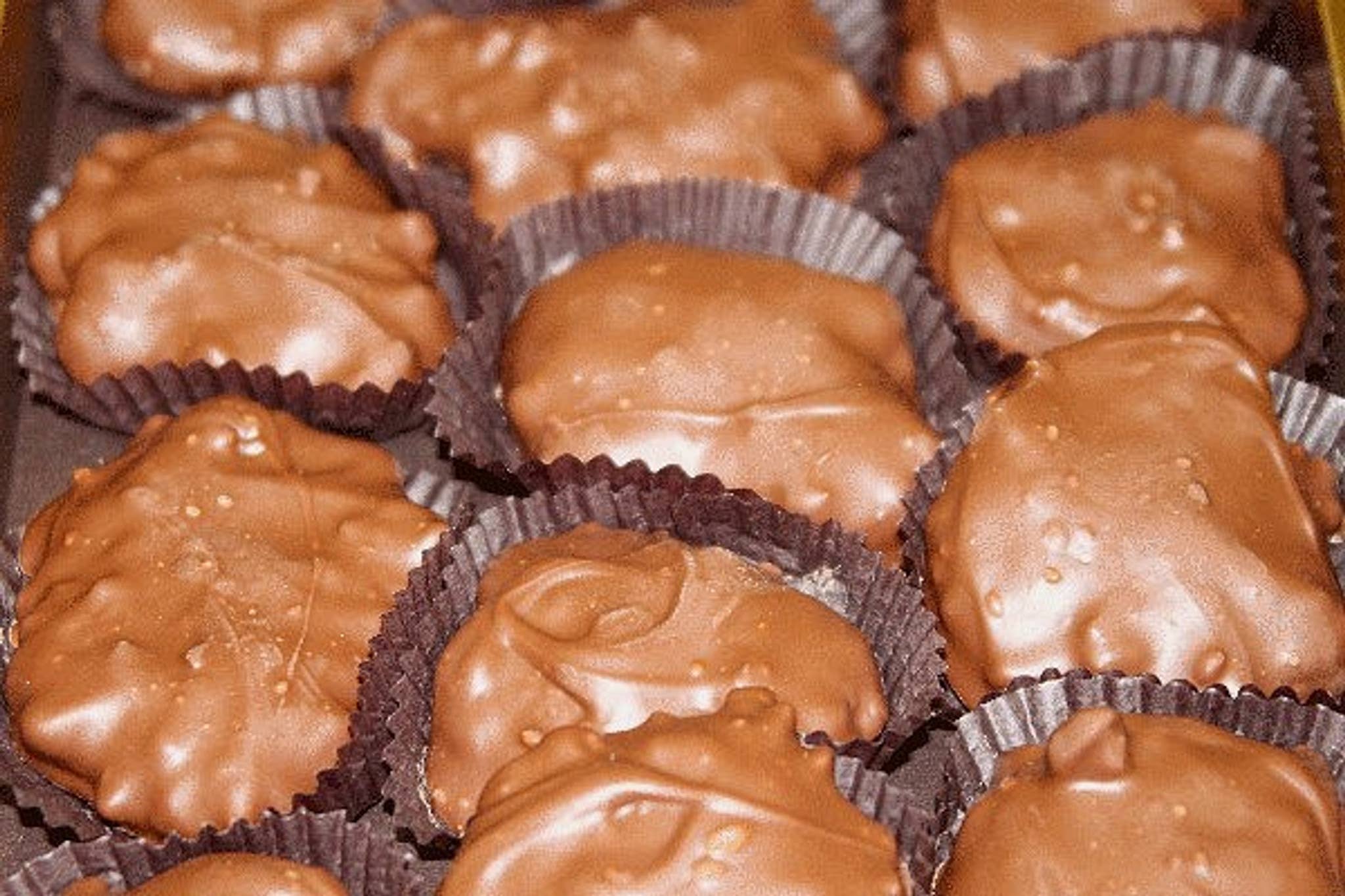 Weiser Classic Candy - Wholesale Chocolate Covered Sweets - Individual Pecan Doodles (Turtles)1
