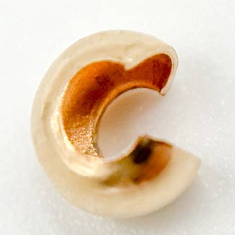 4004840CCB100. Cobertura de Cravação de 4MM em Ouro Filled por atacado de Tresor Jewelry Inc.