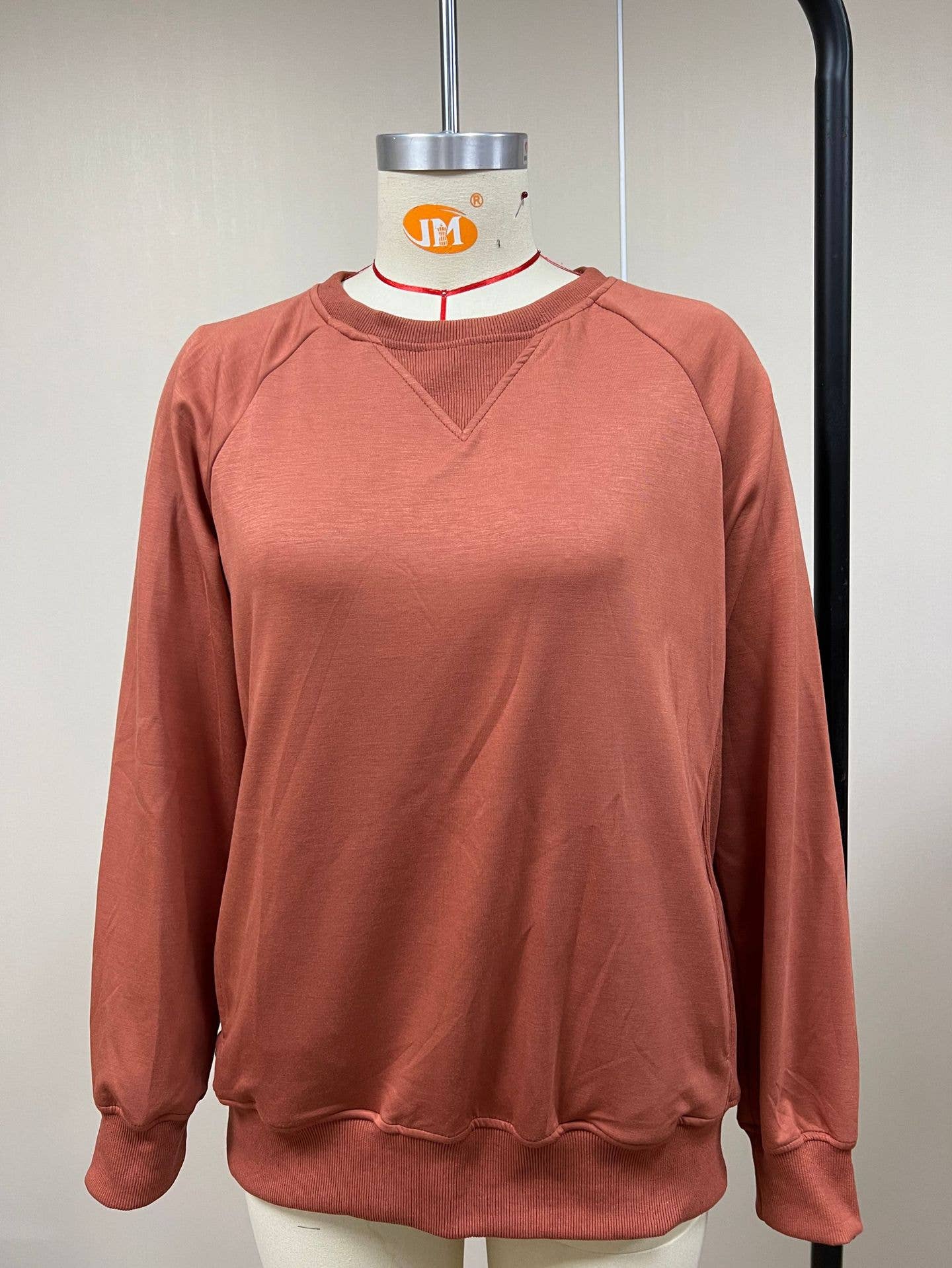 Lily Clothing - Wholesale Shirt - Women's - RIBBED POCKET PULLOVER LONG-SLEEVED LOOSE HOODIE3