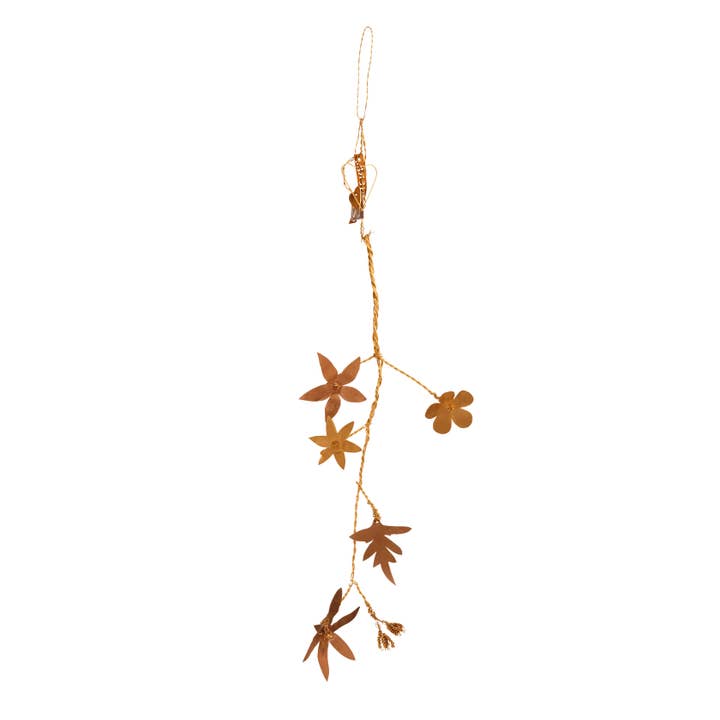 Branche fleurie décorative pour la vente par Walther & Co.