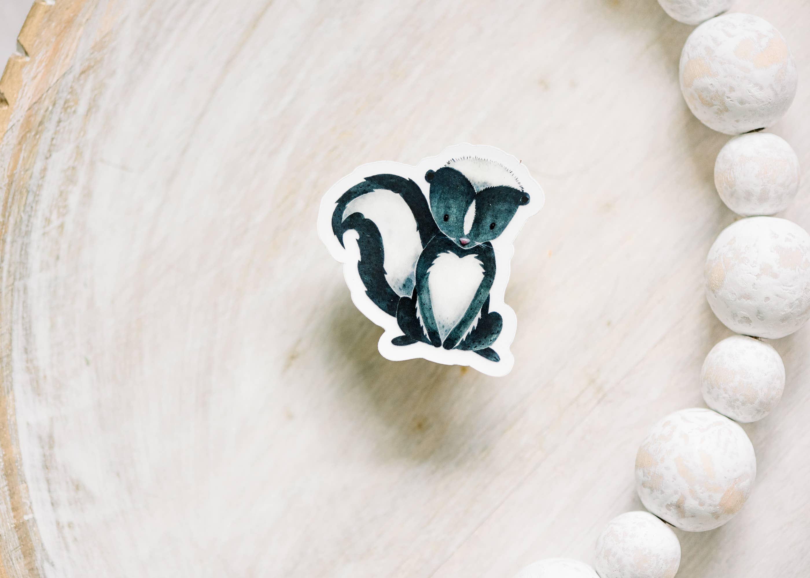 Savannah and James Co - Vendita all'ingrosso Adesivo - Mini Baby Skunk, adesivo in vinile trasparente, 2x2 in1