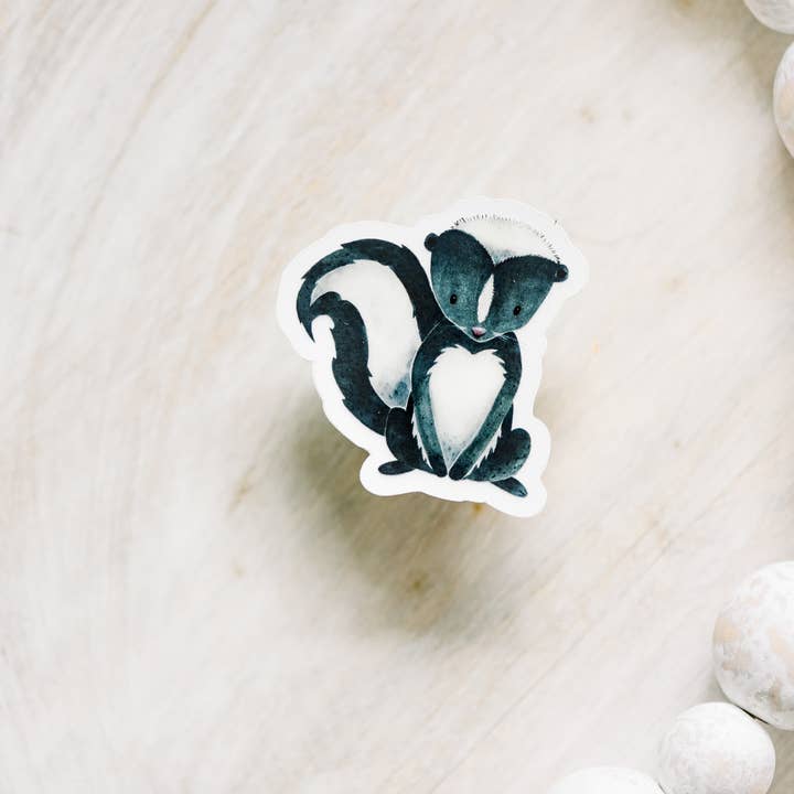 Savannah and James Co - Vendita all'ingrosso Adesivo - Mini Baby Skunk, adesivo in vinile trasparente, 2x2 in1