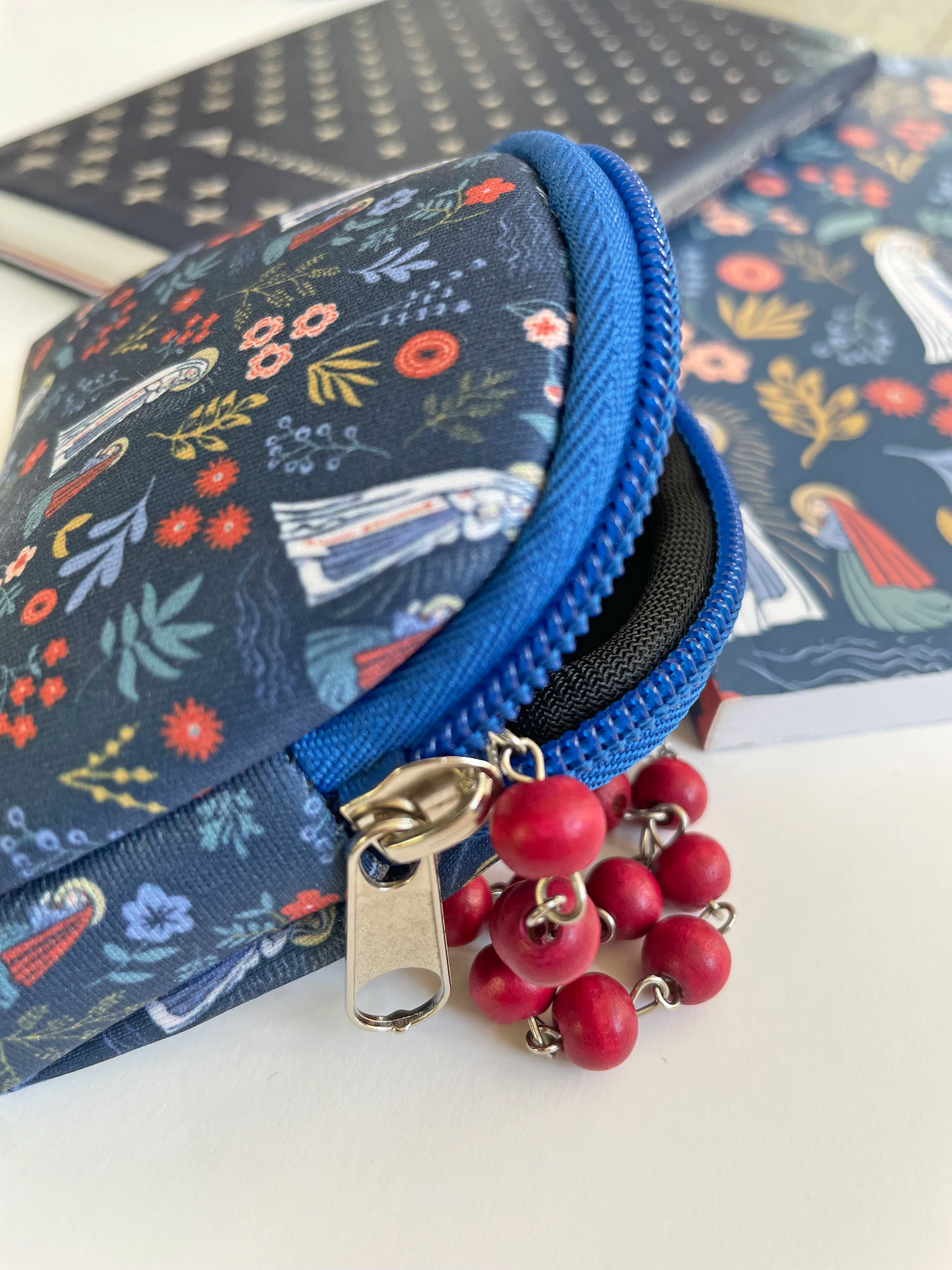 The Stump of Jesse - Wholesale Handtasje - Dames - Rozenkranszakje met afbeelding van Onze-Lieve-Vrouw van Lourdes4