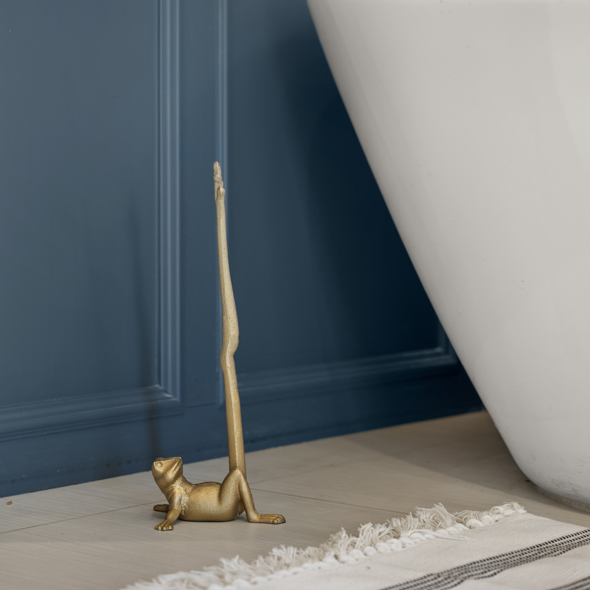 Wall Charmers – wholesale Paper towel holder – Gold Frog Paper Towel Holder, 14"12