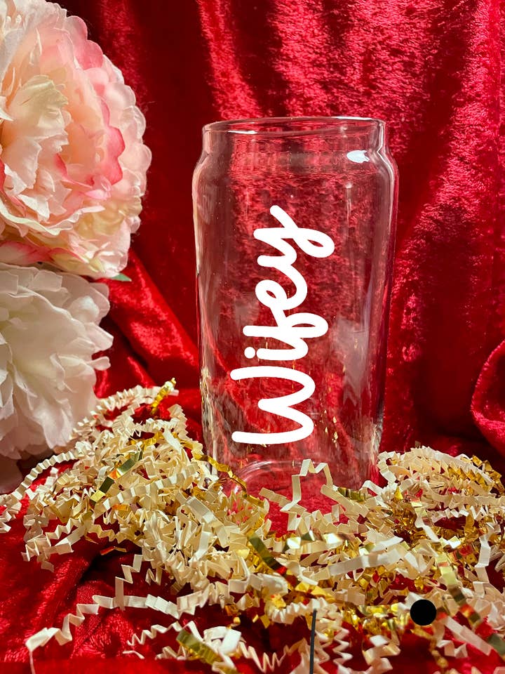 Canette en verre Wifey pour la vente par SeeTheWildflower