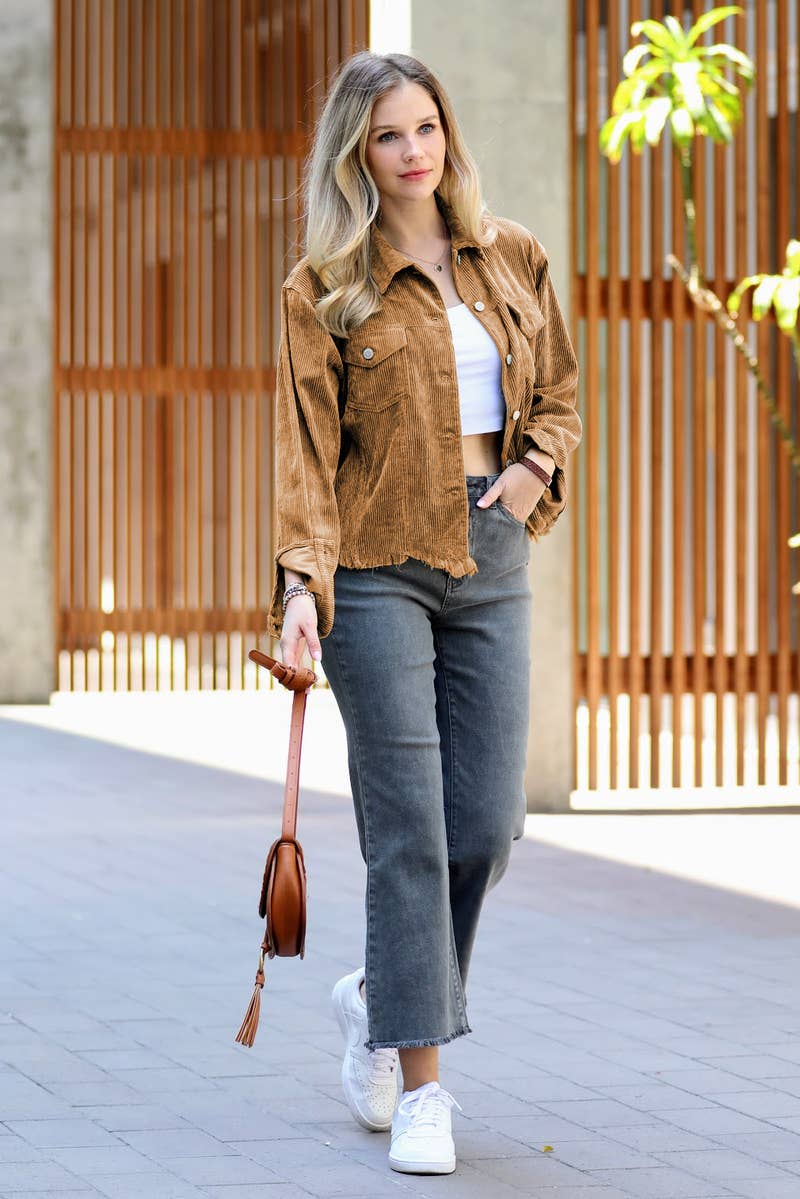 ELFENBEN-155777 "....FORSTYRKET FLØJL JAKKE MED FLÆNSET KANT OG AFKORTET LÆNGDE" for engroshandel på Faire6