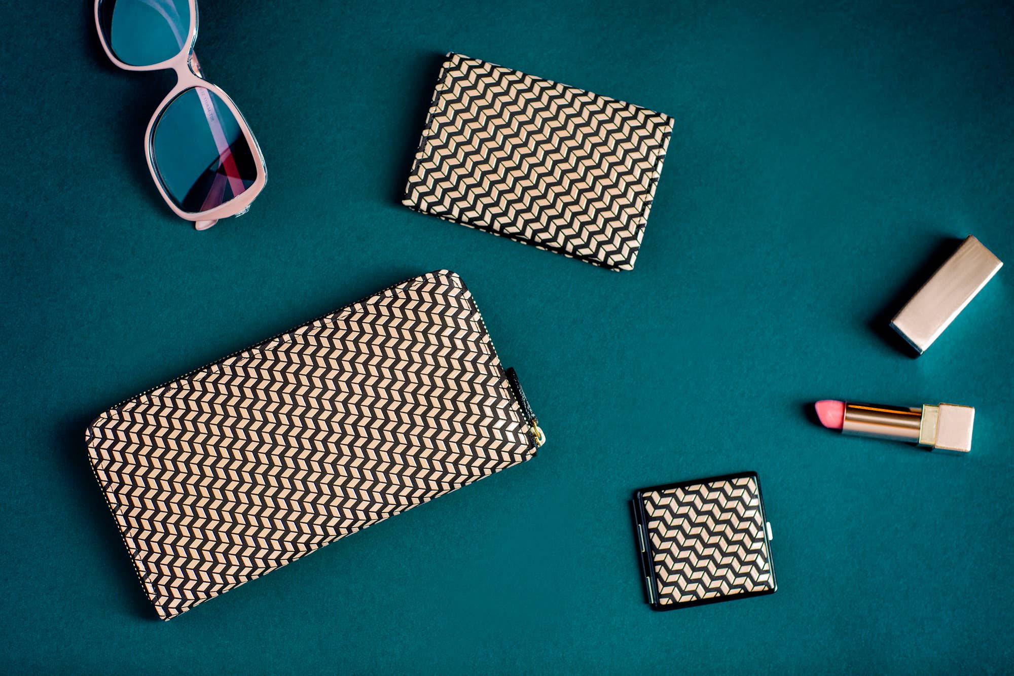 INDEN est.1582 - Wholesale Compact Mirror - [Chevron S] Mirror4