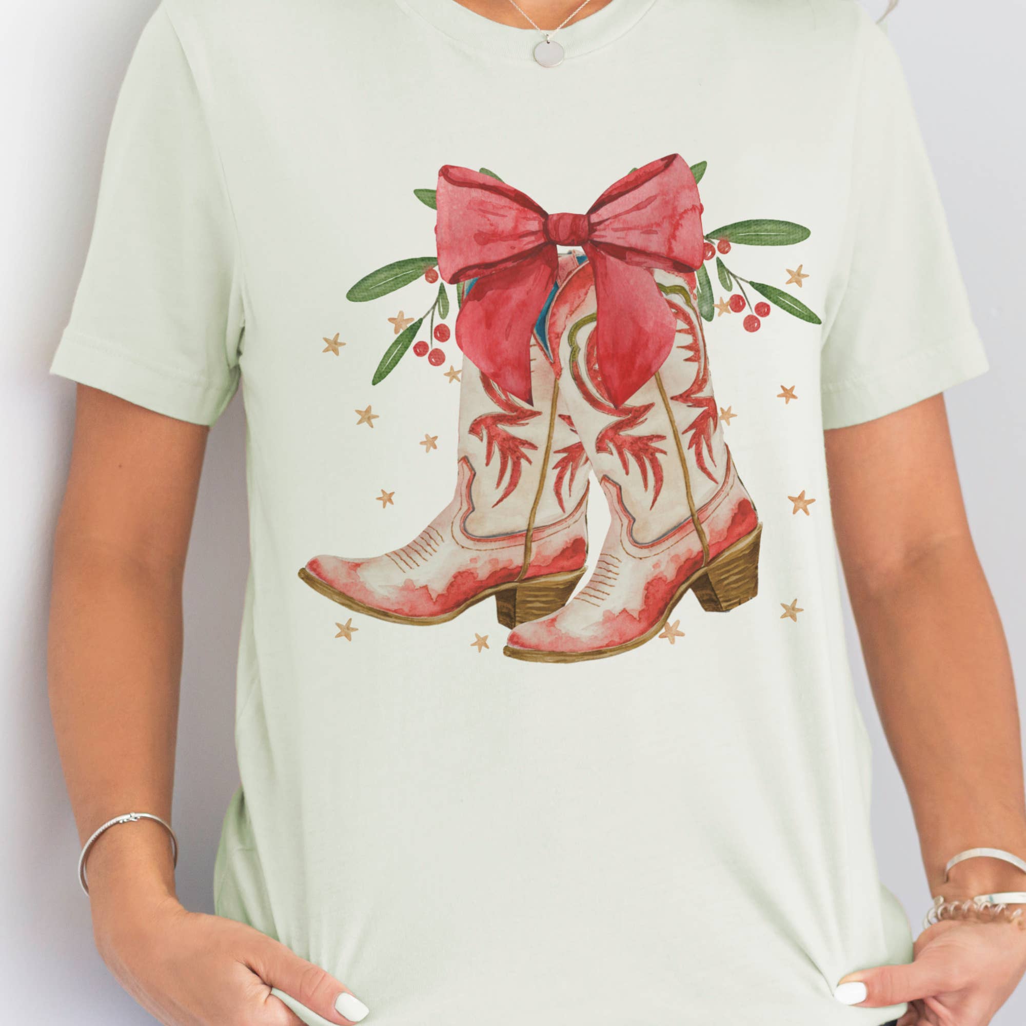 Par.tees by Party On! – Großhandel T-Shirt mit Siebdruck – Damen – Country-Weihnachtsstiefel und Schleife Nashville Grafik-T-Shirt2