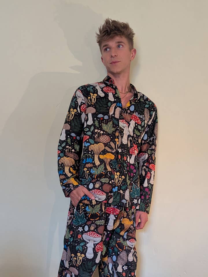 Emma's Emporium – wholesale Buttoned-down shirt – Unisex – AW2503 Unisex Toadstool Mushroom Print Cotton Shirt4