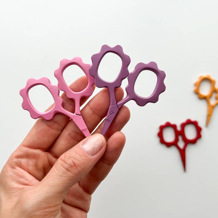 Matryoshka Doll Shop - Wholesale Scissors - Small Flower scissors, tiny embroidery scissors
