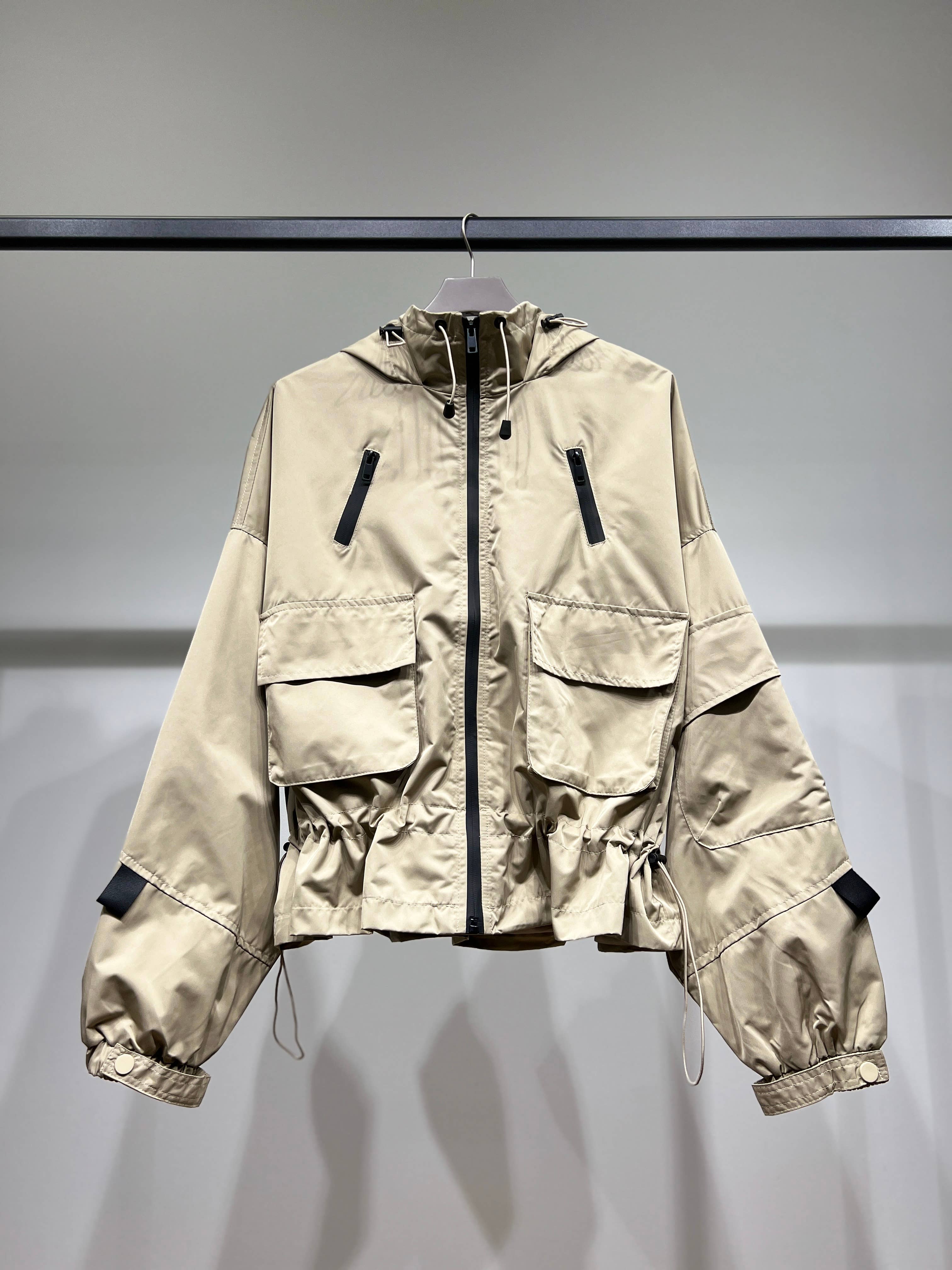 L'Emotion - Vente Veste – femme - Veste Techwear Imperméable à Capuche Ajustable6