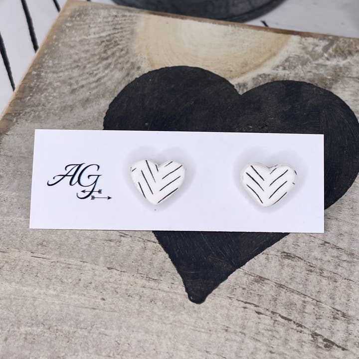 Be Mine Joanna Heart stud voor wholesale door Arrow Girl Designs #———>