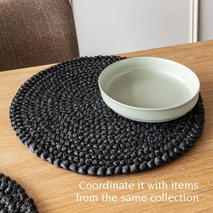 Rustic Round Woven Placemats – Black & Natural – Set of 4 for wholesale on Faire8