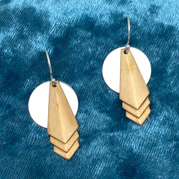 Pendientes Chevron de latón con círculo de plata para venta al por mayor de Elizabeth Jewelry