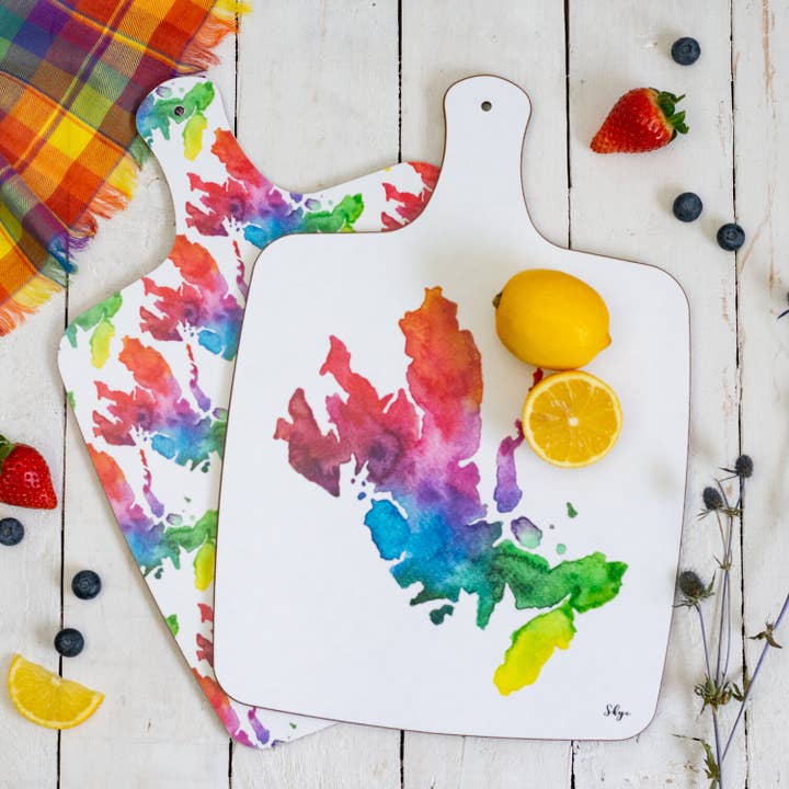 Planche à découper Skye Watercolour Map pour la vente par Sarah Leask Studio