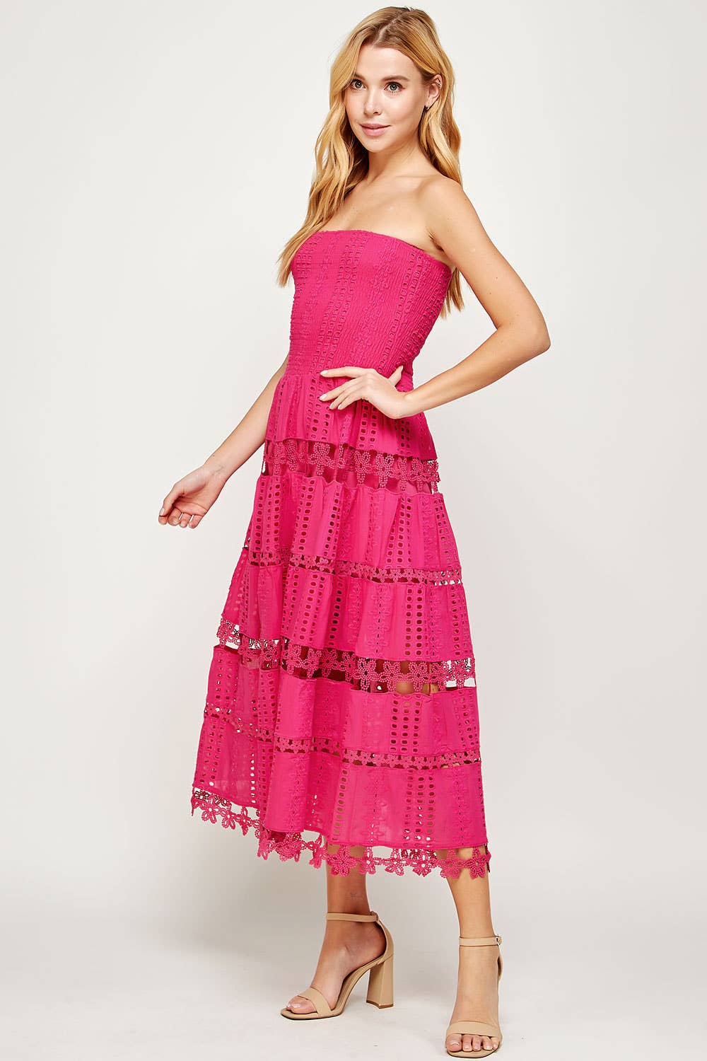 Strut & Bolt - Wholesale Jurk - Dames - Kanten kokerjurk met oogjes92