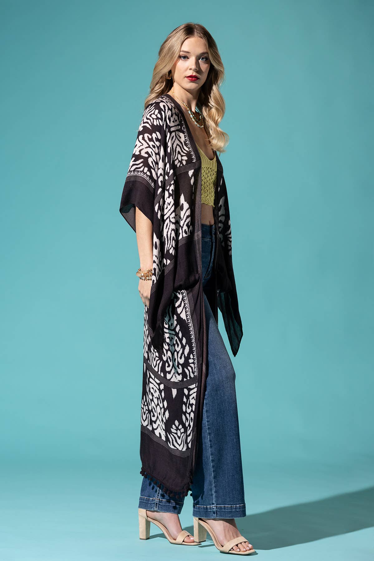 Urbanista – wholesale Kimono – Women's – Damask Print Kimono with Sleeves3