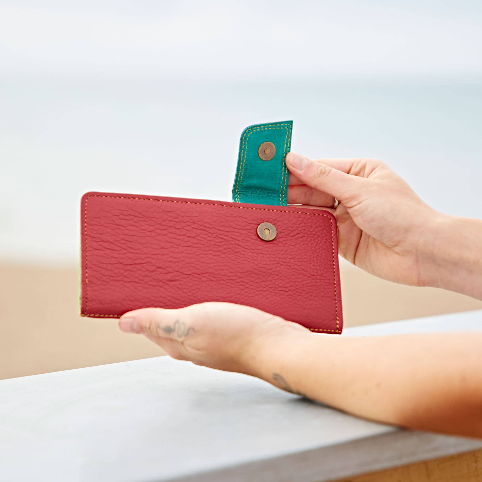 The Paper High Gift Company Limited - Vendita all'ingrosso Portafogli - Donna - Portafoglio in pelle riciclata colorata - colori vivaci assortiti3