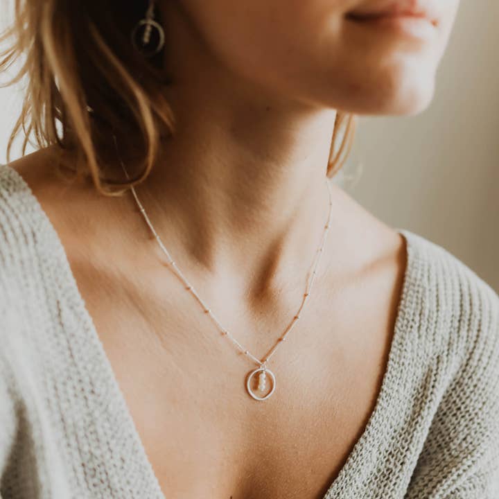 Freshie & Zero - Wholesale Pendant/Charm Necklace - Treble Three Pearls Circle Necklace - Gold Filled
