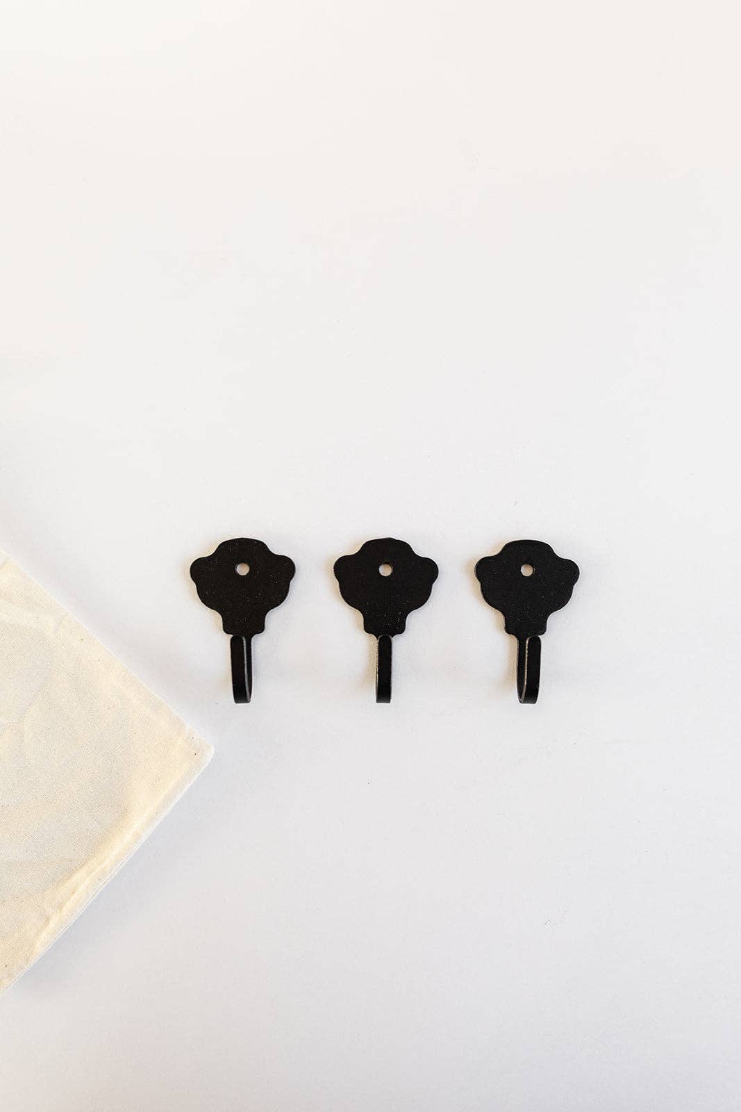 Millstream Home - Venta al por mayor Ganchos de pared - El Gancho Cottage - Juego de 30