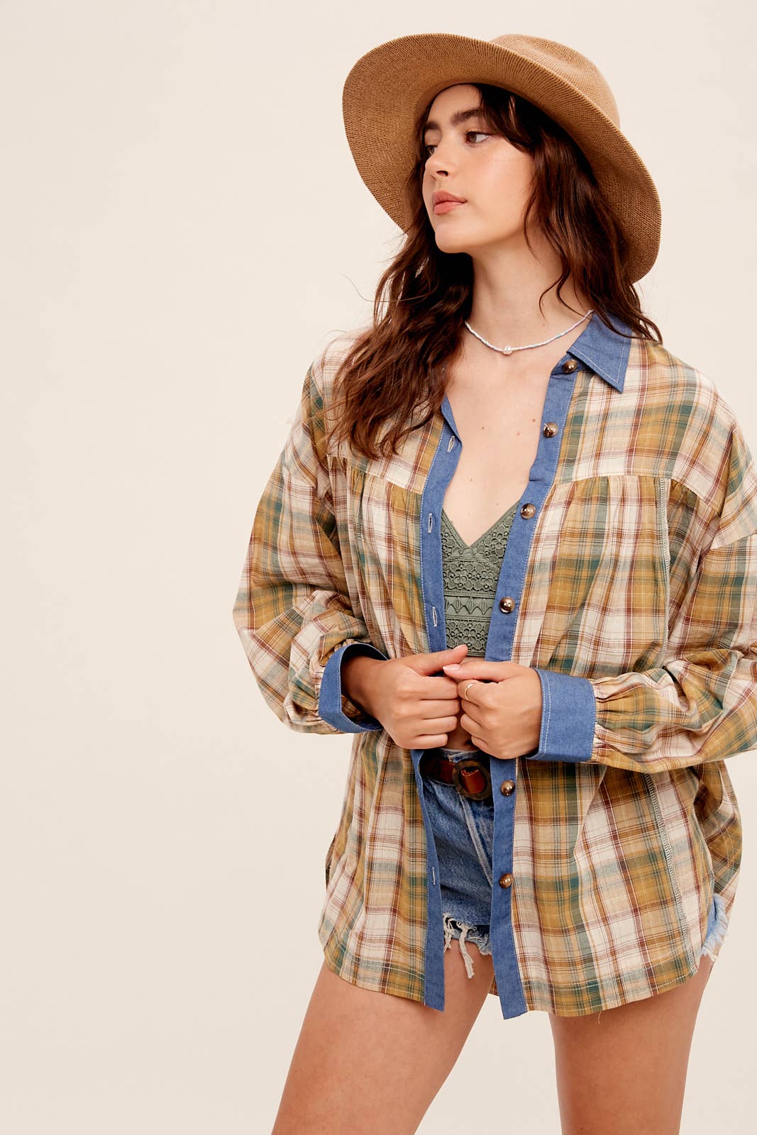 Listicle – Engroshandel Skjorte med buttondown – til kvinder – Blandet ternet oversized skjorte med knapper25