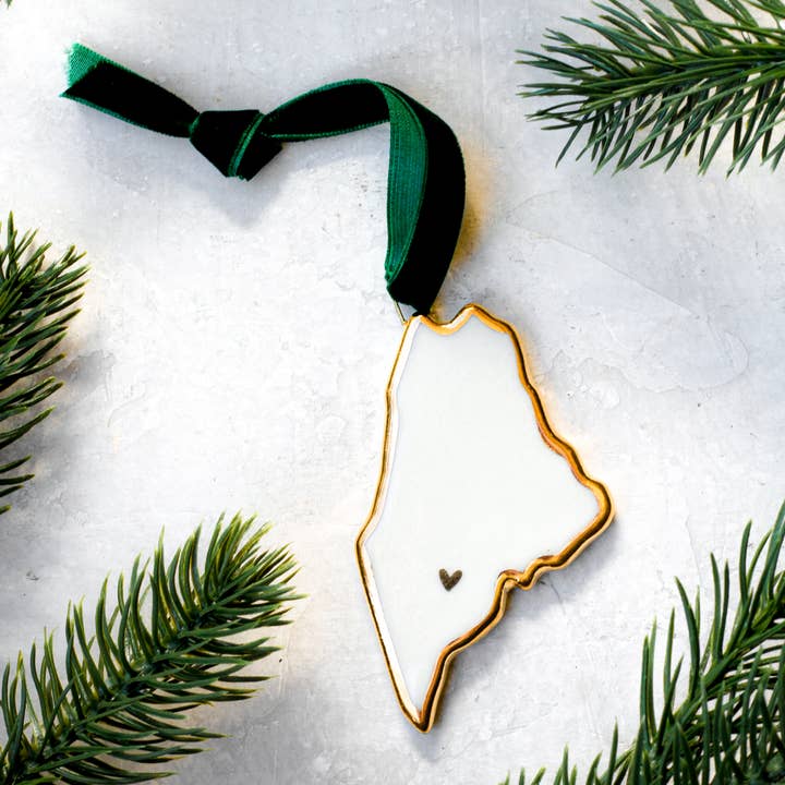 Ornamenti statali in porcellana fatti a mano del Maine con cuore dorato per la vendita all'ingrosso da parte di Apricity Ceramics