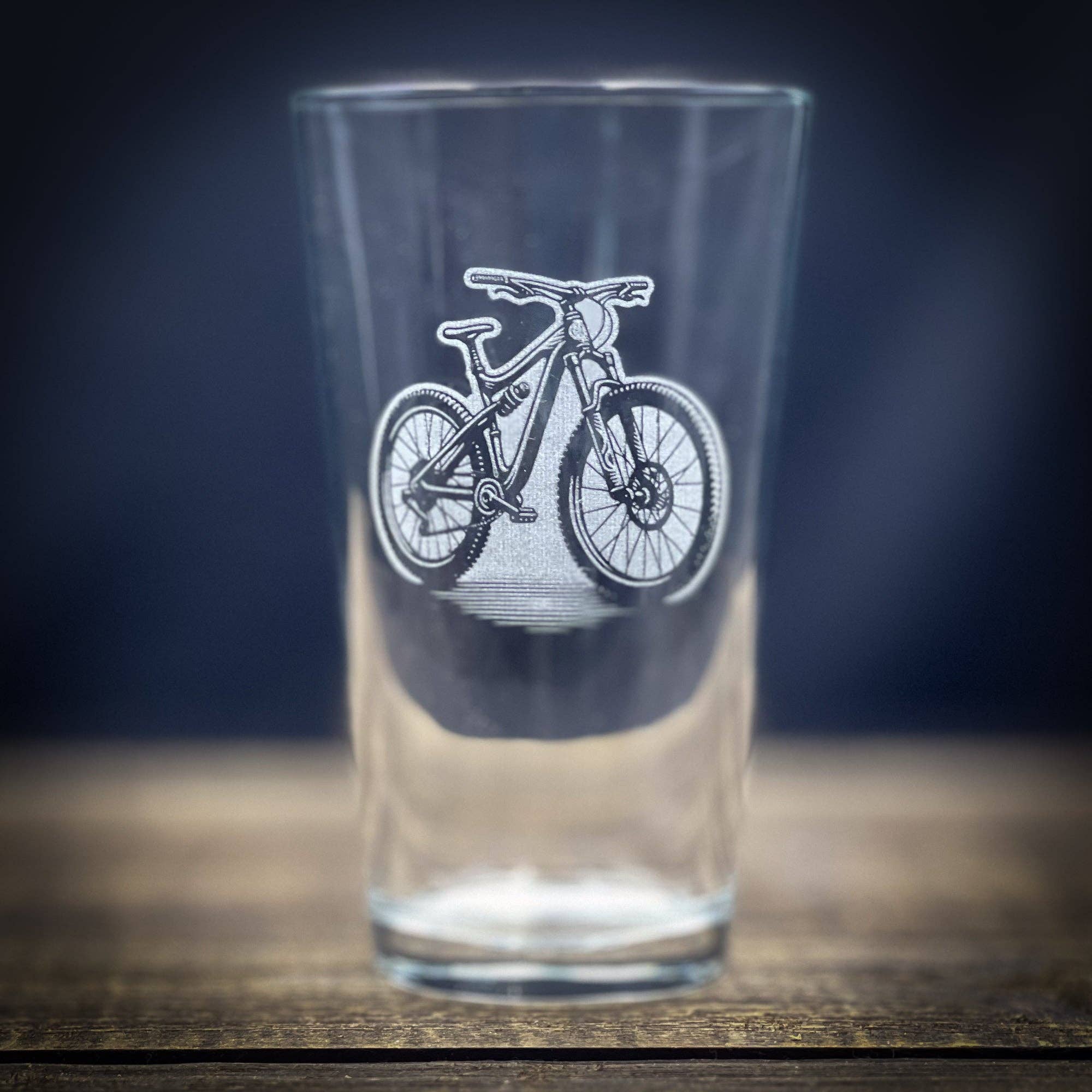 Adirondack Etching LLC - Wholesale Beer Glass/Mug - Mountain Bikes -  Pint glass1