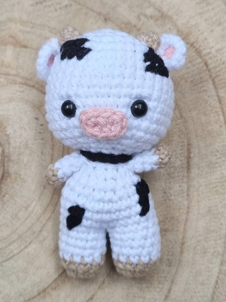 Gehaaid mini koeienfiguurtje voor wholesale door Teddi Bebe