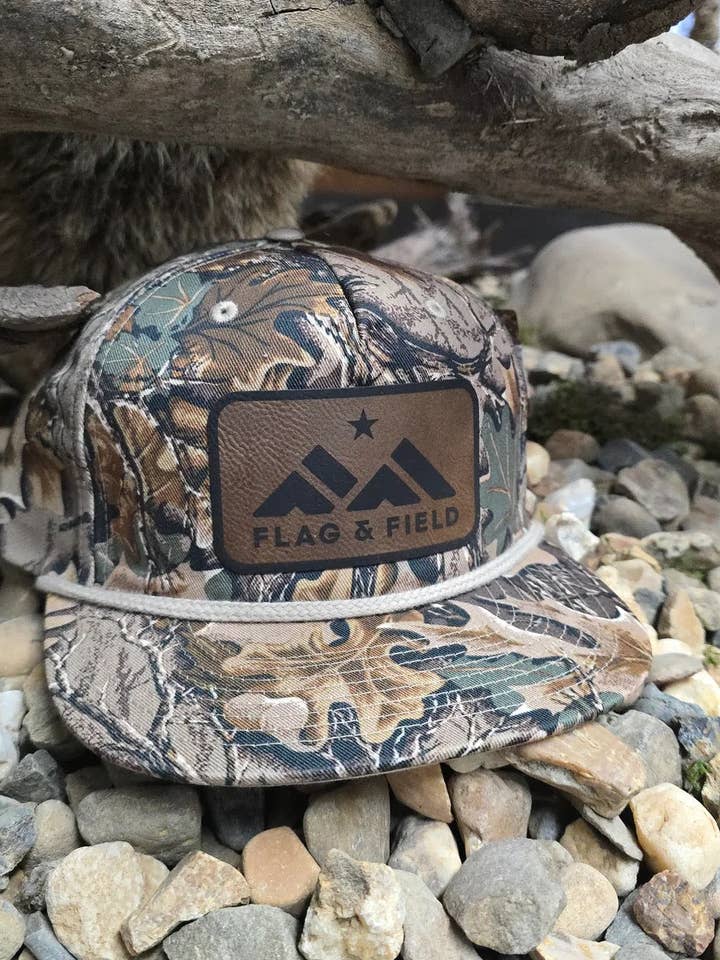 Gorra Flag & Field con parche de cuero para venta al por mayor de Stated Brands