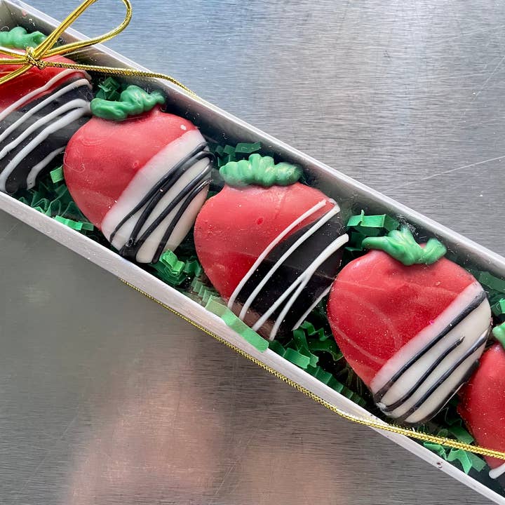 YumYum4DOGS - Wholesale Pet Treats - Dog - GIFT BOX Decadent Strawberries Valentines dog treat