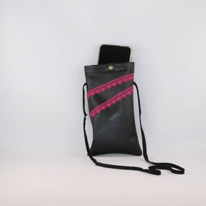 Handyhülle aus altem Leder in Traubenrot für den Großhandel von Les Sacs de Théane