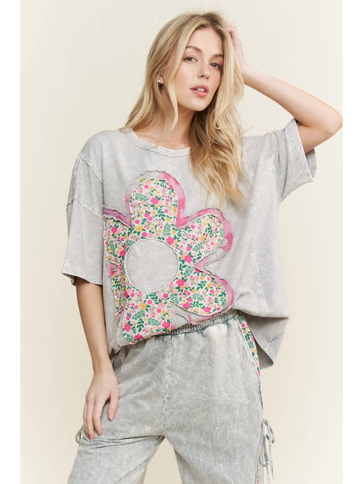 J.Her - Wholesale T-Shirt - Women's - Mineral Washed Floral Flower Patched Tshirt HT6369