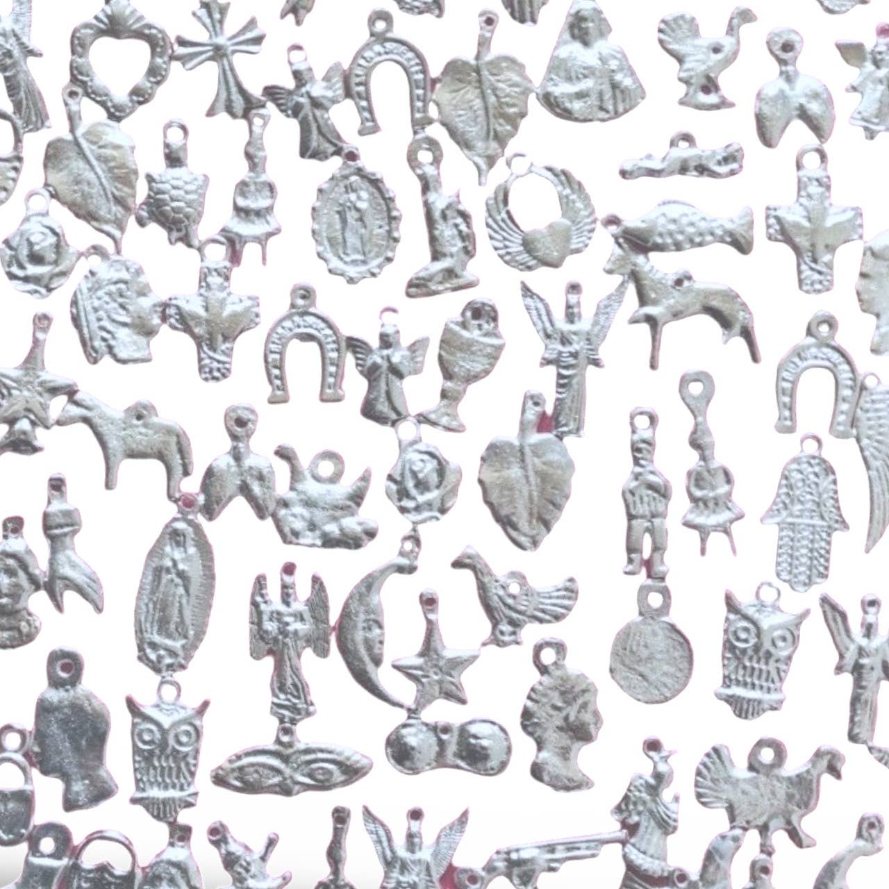 Sanyork Fair Trade - Vente Breloques/médailles personnalisées - Sachet Mix de 100 Charms Religieux Milagros Mexicains Folkart (2,5 cm)1