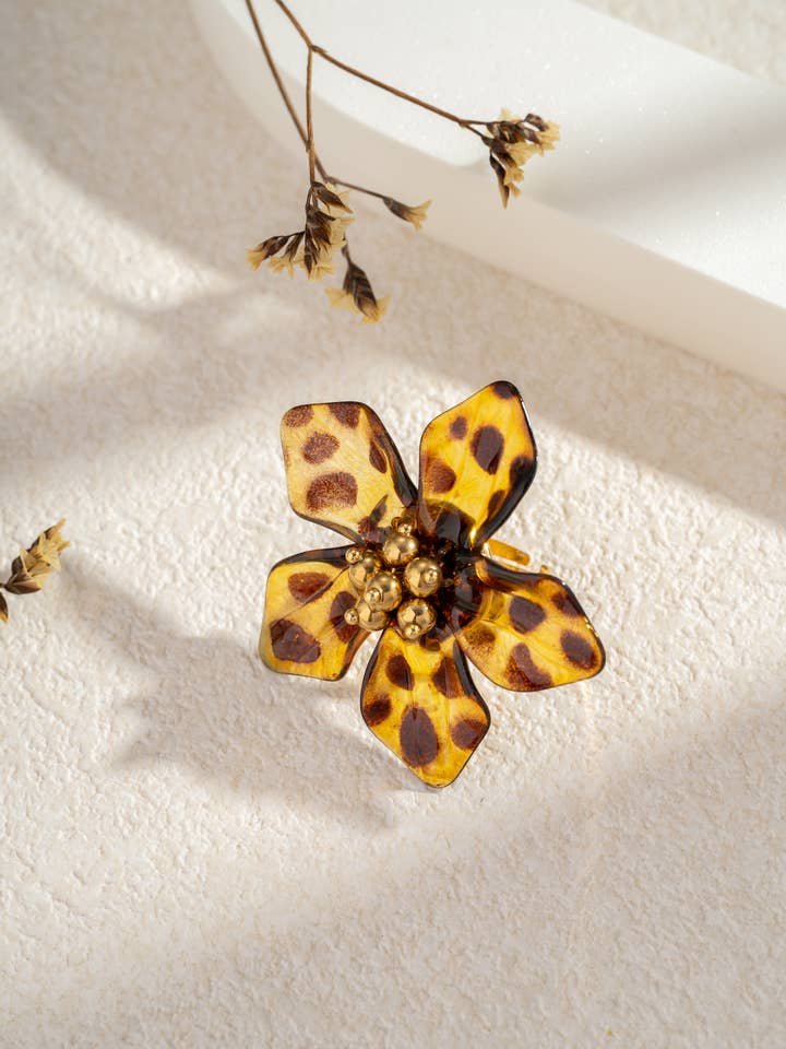 Anello floreale leopardo in acciaio inossidabile design scultoreo per la vendita all'ingrosso da parte di COSMOS