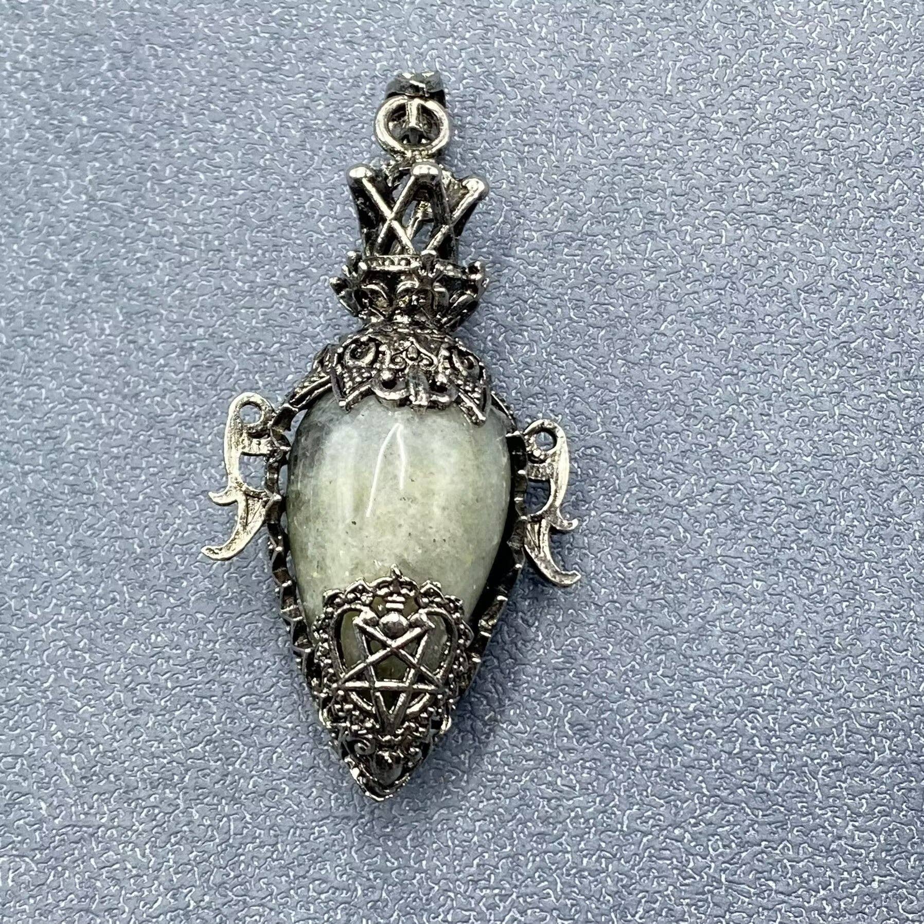 Mio Queena - Wholesale Spiritual Stone/Crystal - Natural Stone Bottle Shape Vintage Charm Pendant - CS10