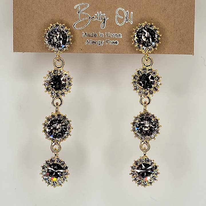 Orecchini pendenti Swarovski Element per la vendita all'ingrosso da parte di BETTYOH INC