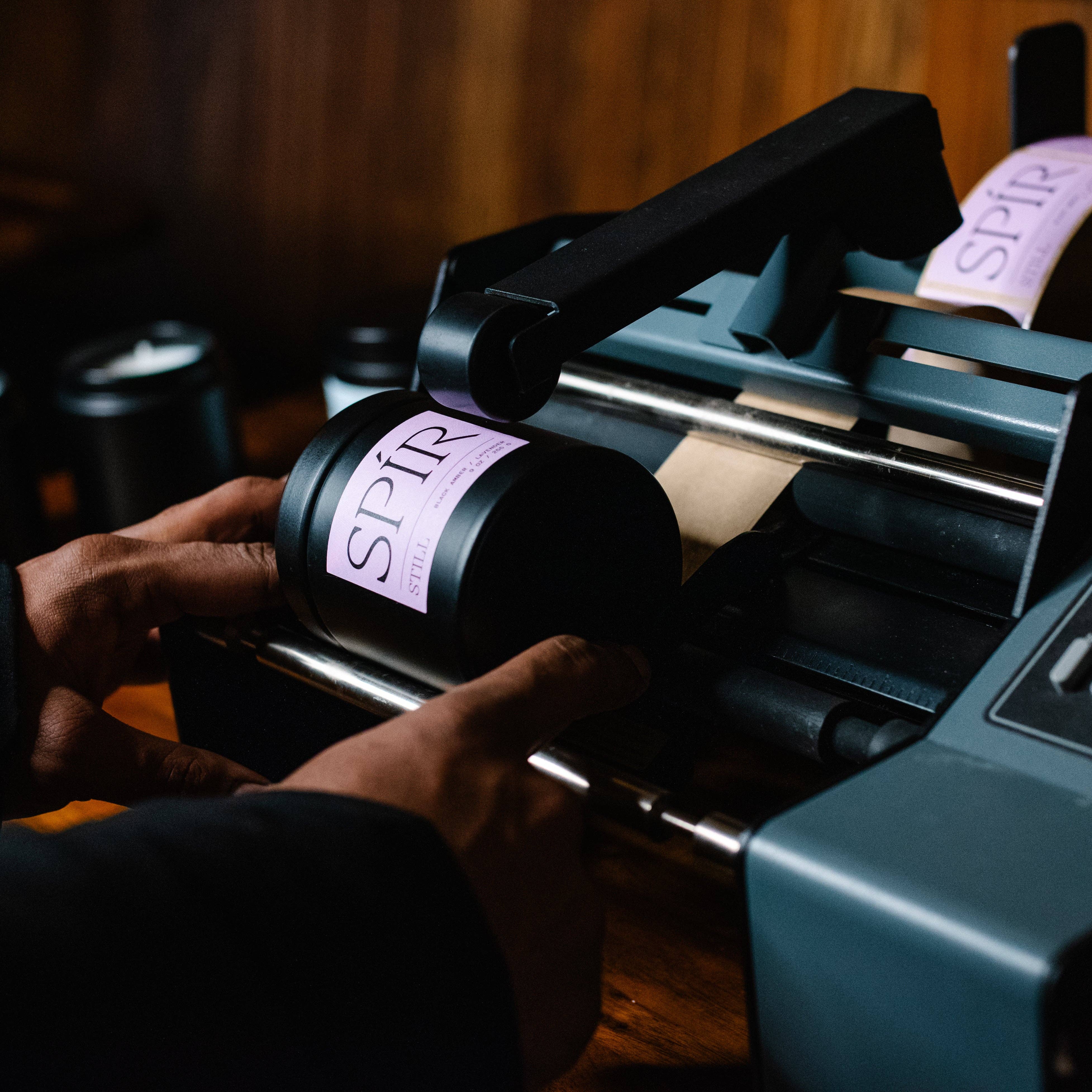 Spír Candle Co. - Wholesale Pot/gevulde kaars - Nog steeds — kaars van 9 oz1