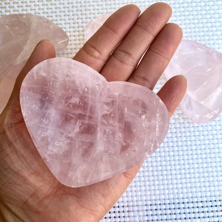 KayleeNYC – Großhandel Spiritueller Stein/Kristall – Satz von 5 natürlichen Rosenquarz-Herzen & Mondschalen3