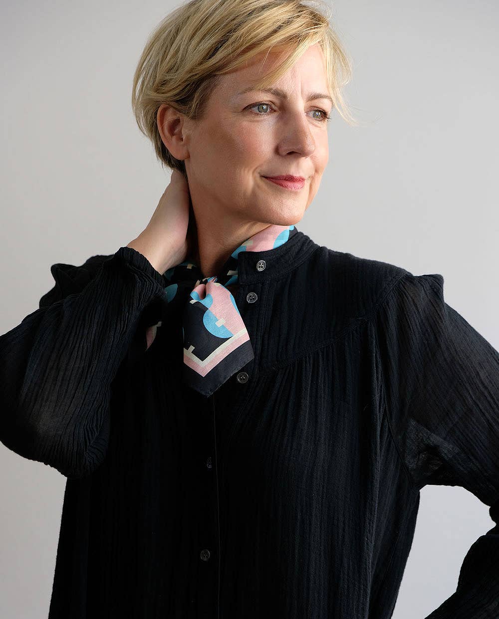 Haferkorn & Sauerbrey – Großhandel Schal – Unisex – Funky Waves Tuch, Seiden-Baumwollmischung, 60x60 cm5