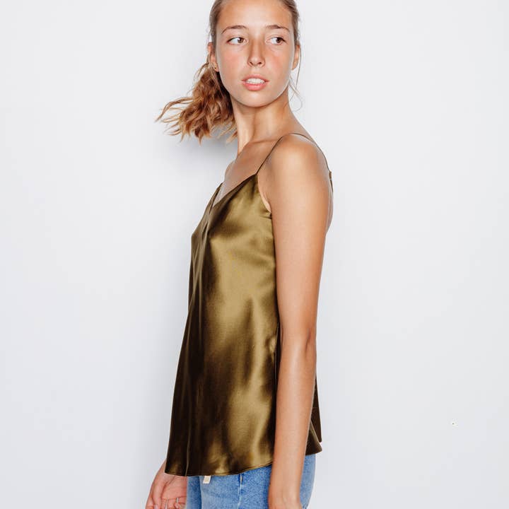 ABITO CORTO IN SETA KAKI per la vendita all'ingrosso da parte di JEANNE VOILIER