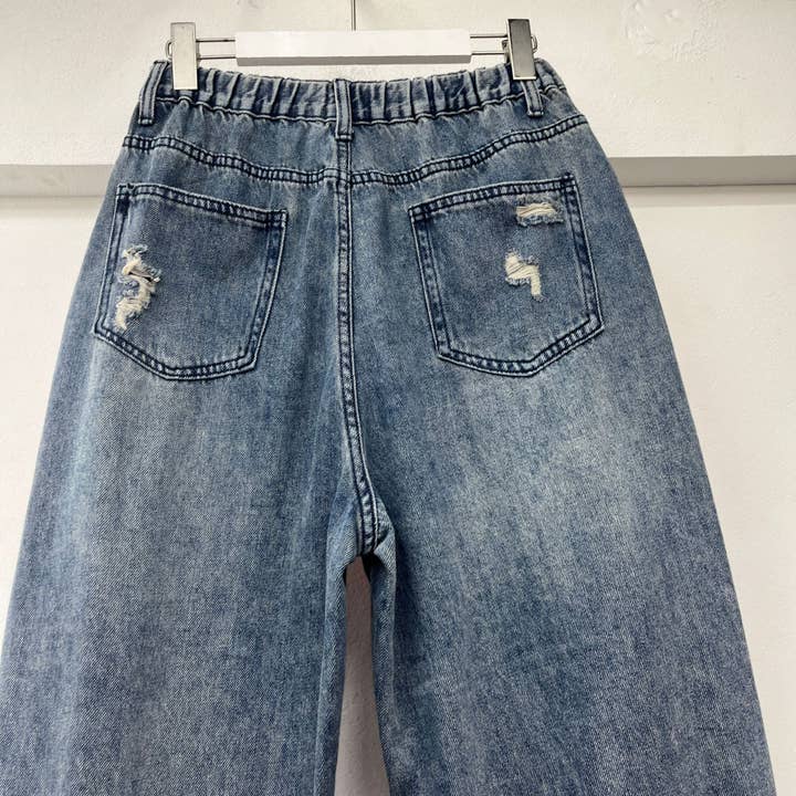 Azul escuro Jeans Rasgados com Estampa Floral de Lantejoulas e Pedrarias Coloridas para venda a revendedores na Faire4
