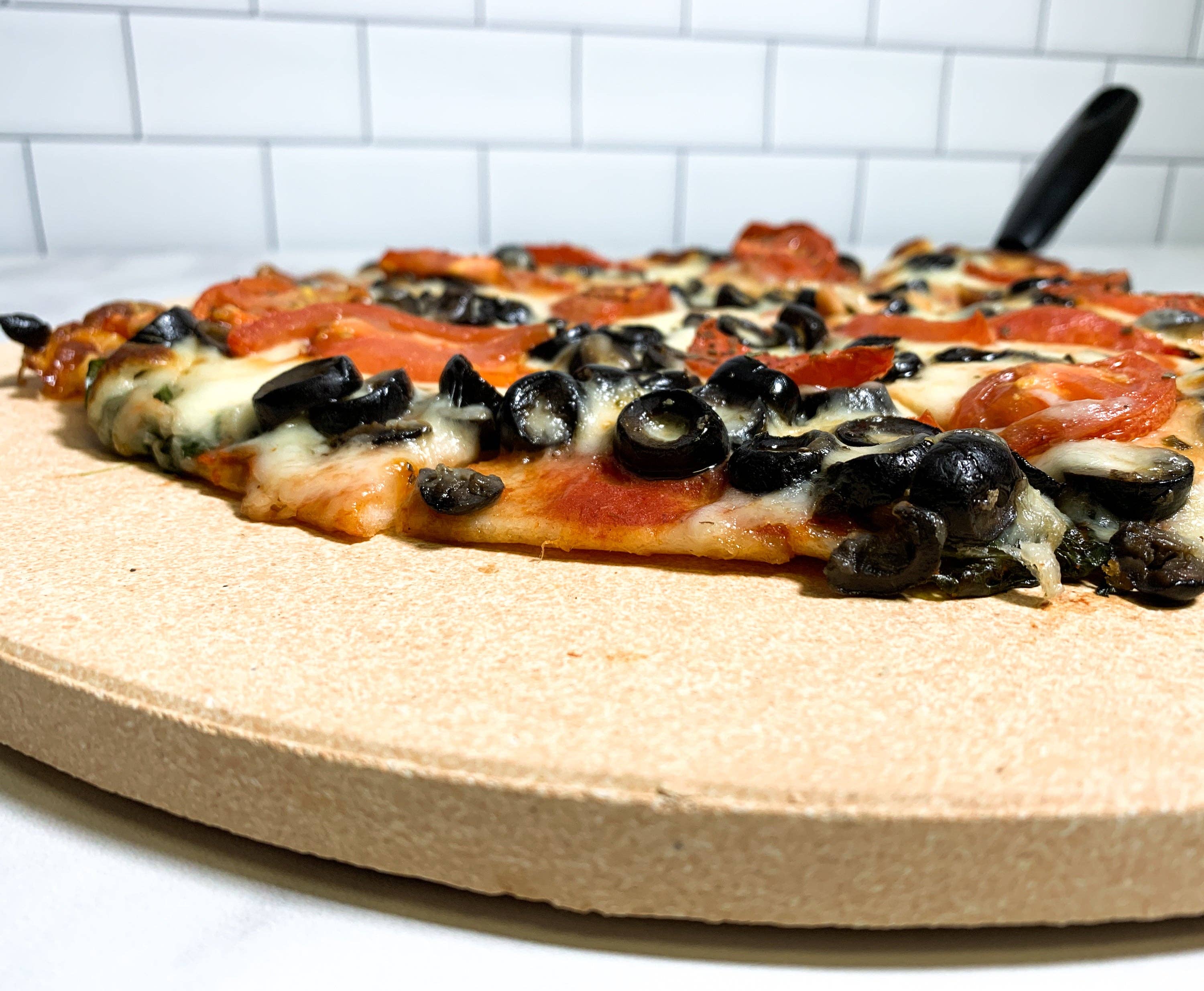 Kitchen Supply Wholesale - Wholesale Pizza Board - Pizza Stone, 14 Inch Round Cordierite2