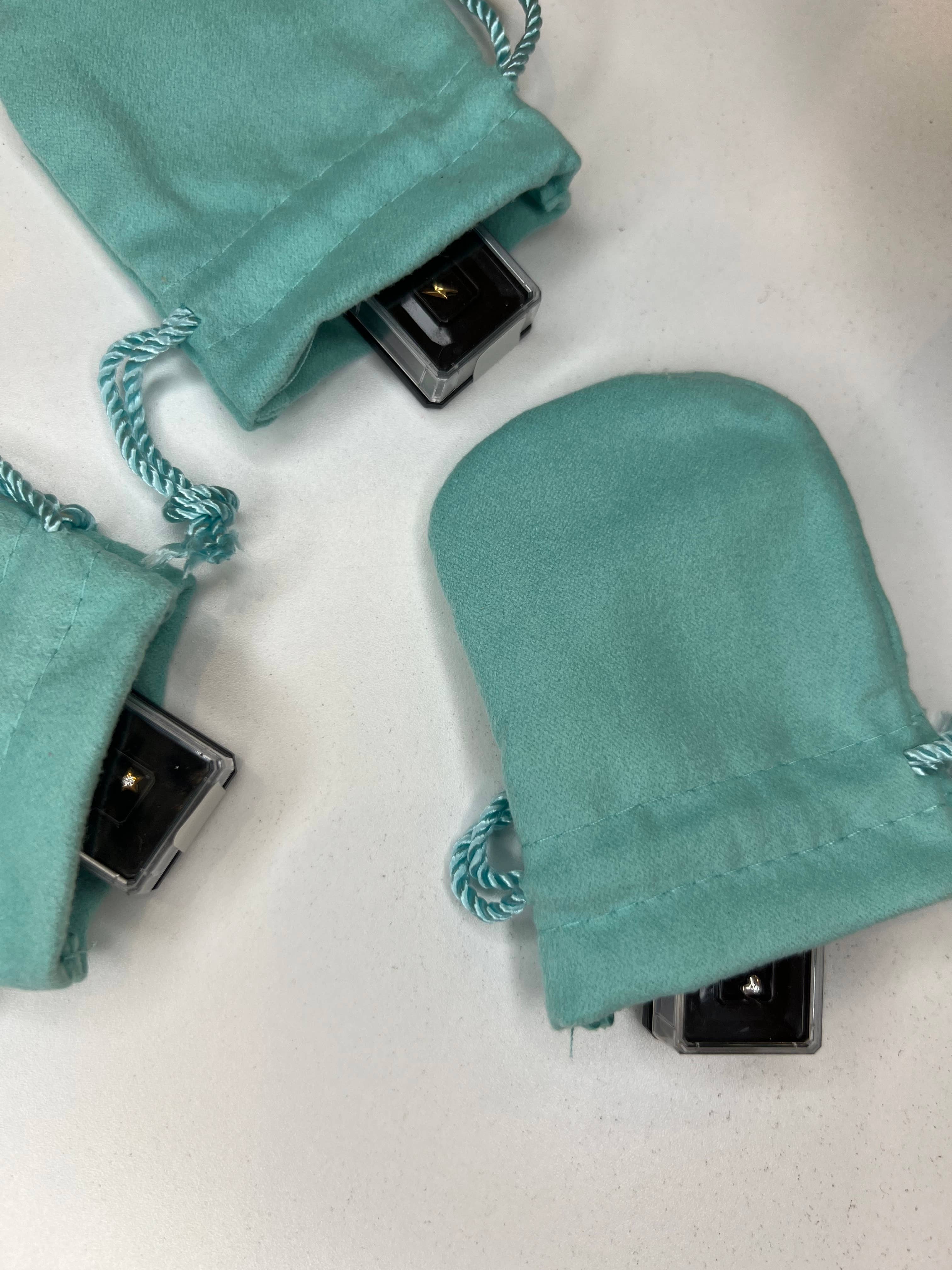 Illuminate Smile Specialists - Vente Parures de bijoux - Kit de bijoux de luxe pour dents0