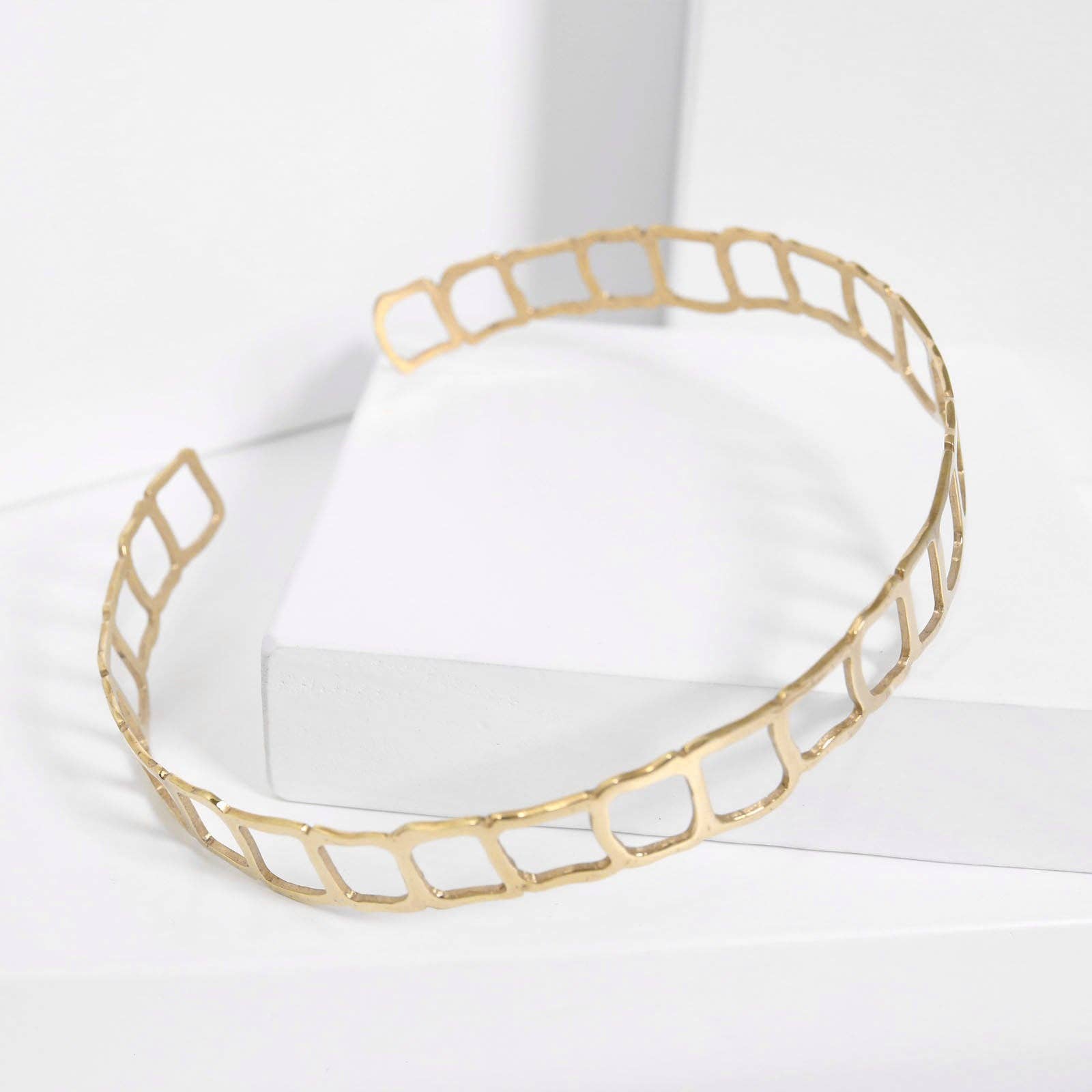 Lepa punca - Wholesale Link & Chain Necklace - Iris Gold Choker1