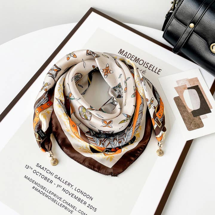 ACCITY - Wholesale Scarf - Women's - Magnetic Print Triangle Scarf for  Spring Style_CWASC029170