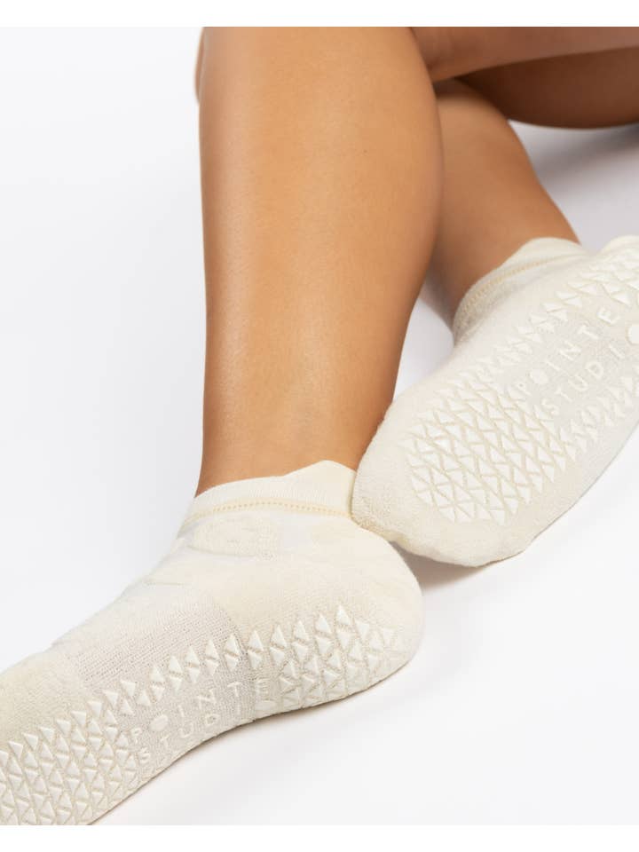Pointe Studio - Wholesale Socks - Women's - Women's Happy Terry Full Foot Grip Sock
