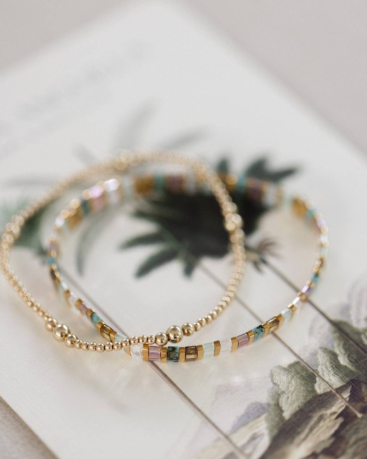 Coast and Cove – Engroshandel Perlearmbånd – Palm Tila Armbånd1