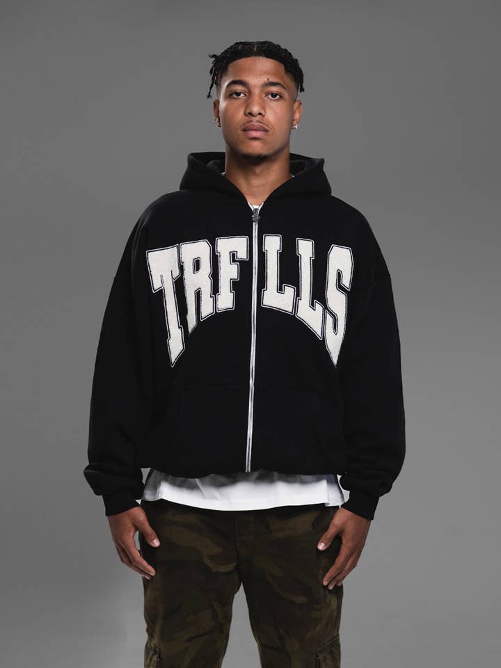 GIACCA CON ZIP «TRFLLS» NERA per la vendita all'ingrosso da parte di True Fellas