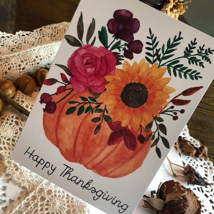 Wild Juniper Art Studio – wholesale Thanksgiving-kort – Happy Thanksgiving Card, Akvarell Pumpa Floral Arrangement Card, Handgjorda Thanksgiving Card, Kort för Thanksgiving, Söt pumpa kort