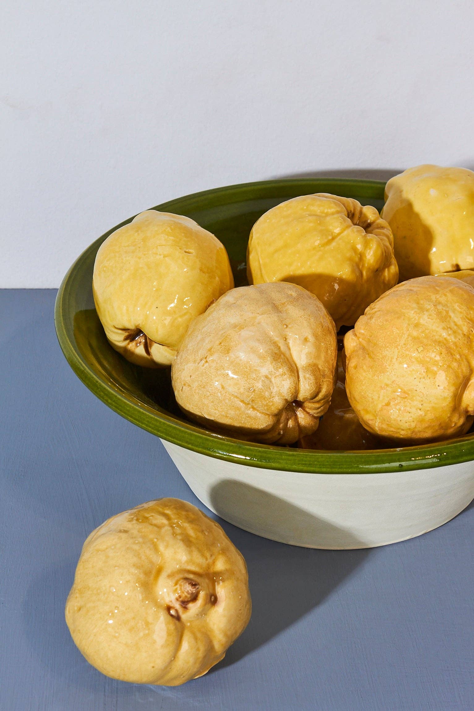 Eturel Madrid - Wholesale Decorative Tabletop Object - Glazed ceramic replica quince0